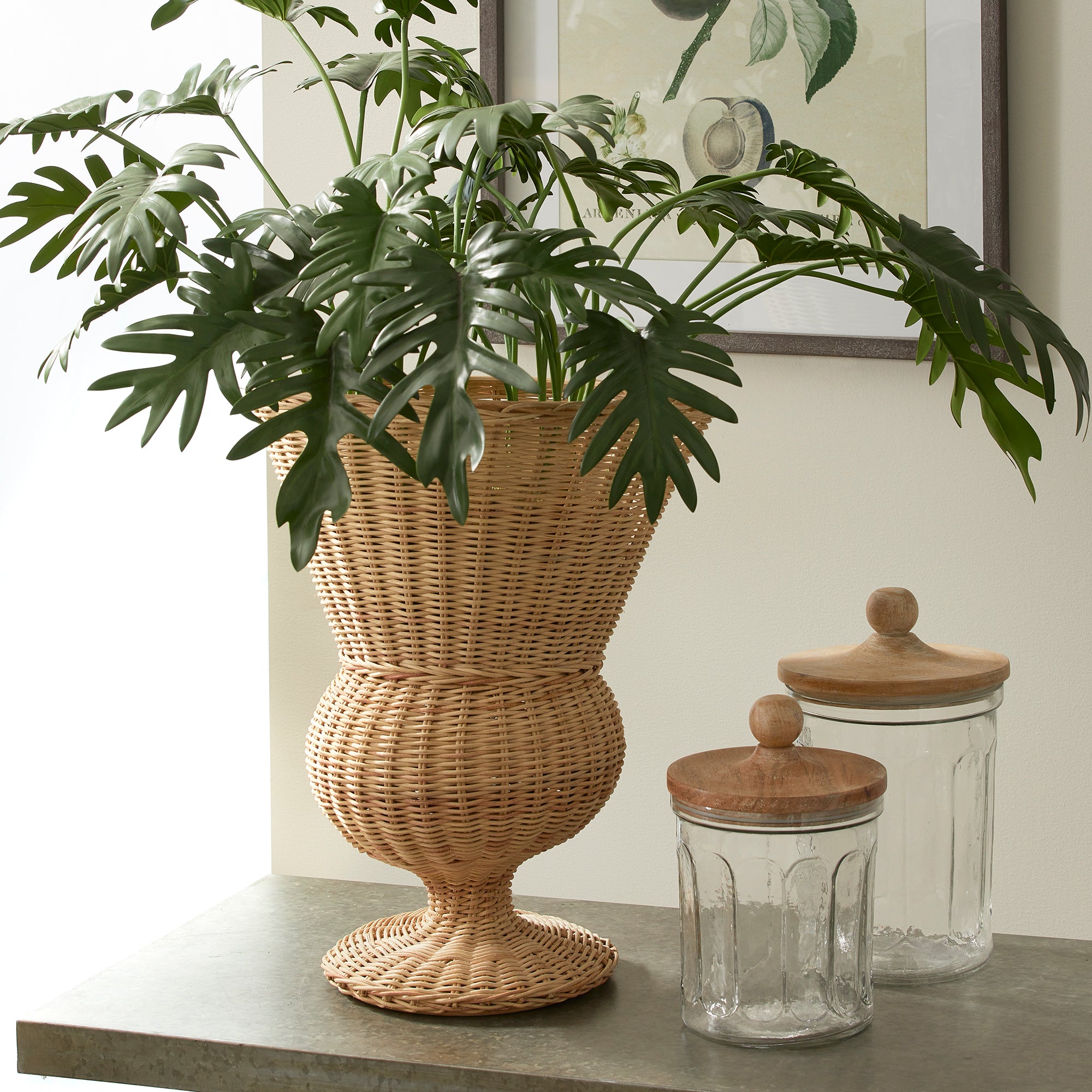 RIVIERA FOOTED URN