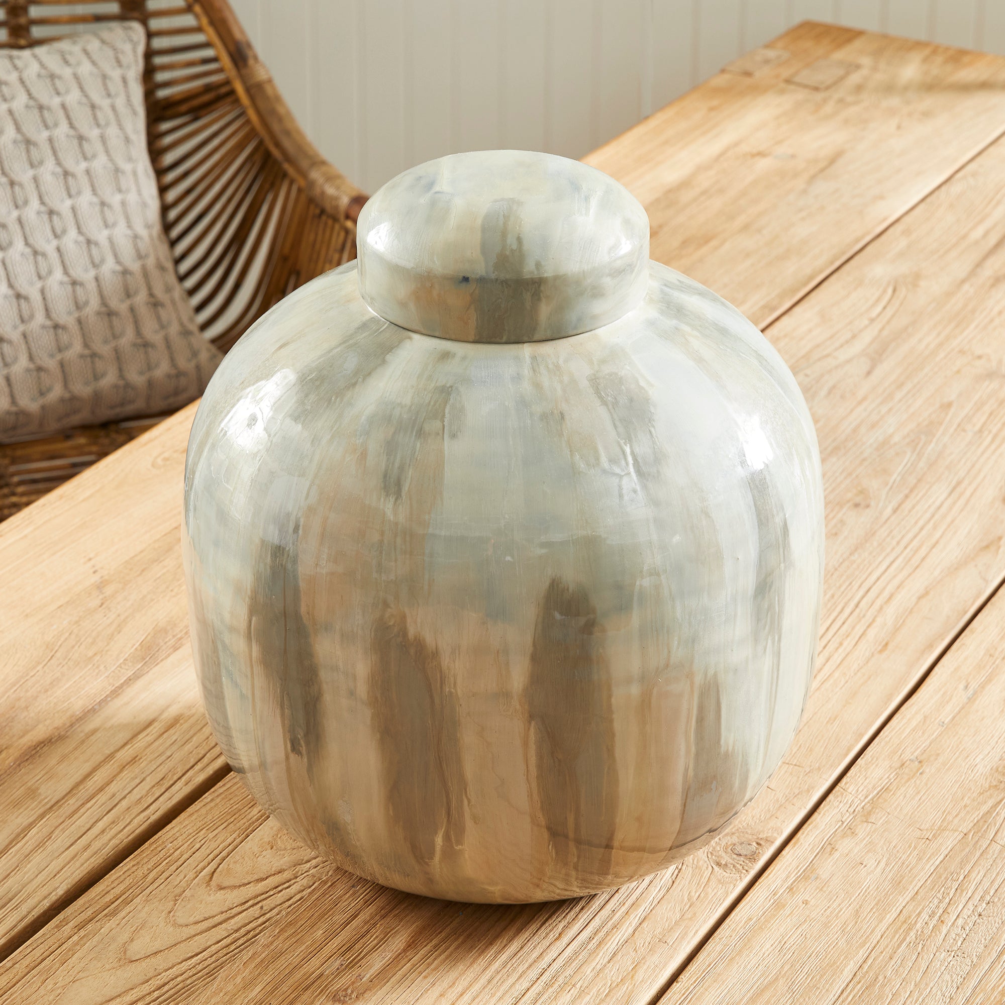 ALMETA LIDDED URN