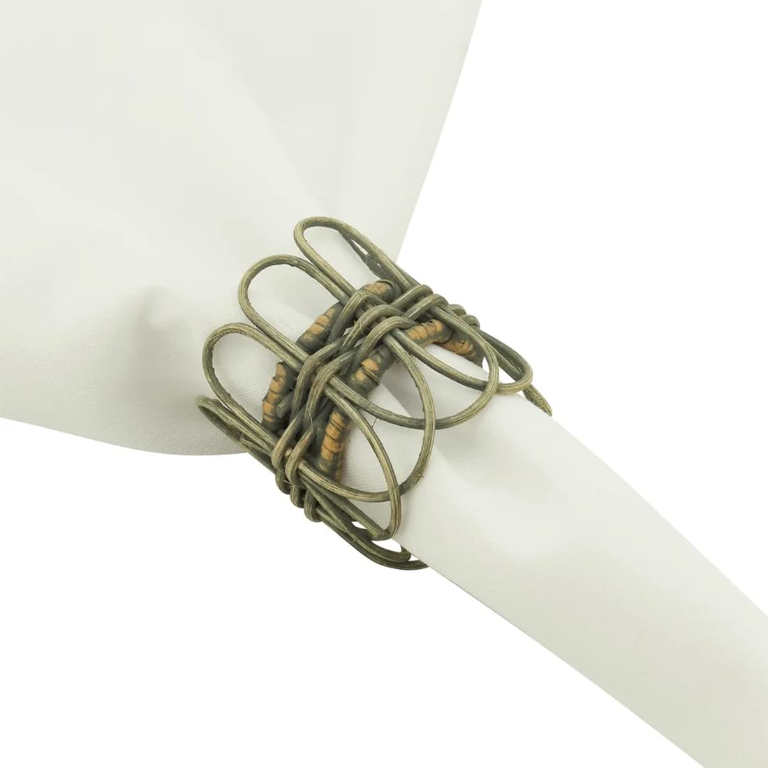 Fennco Styles Handmade Twisted Rattan Napkin Rings, Set of 4 - Natural Braided Napkin Holders for Home Décor, Family Gatherings, Banquets, Holidays and Special Events