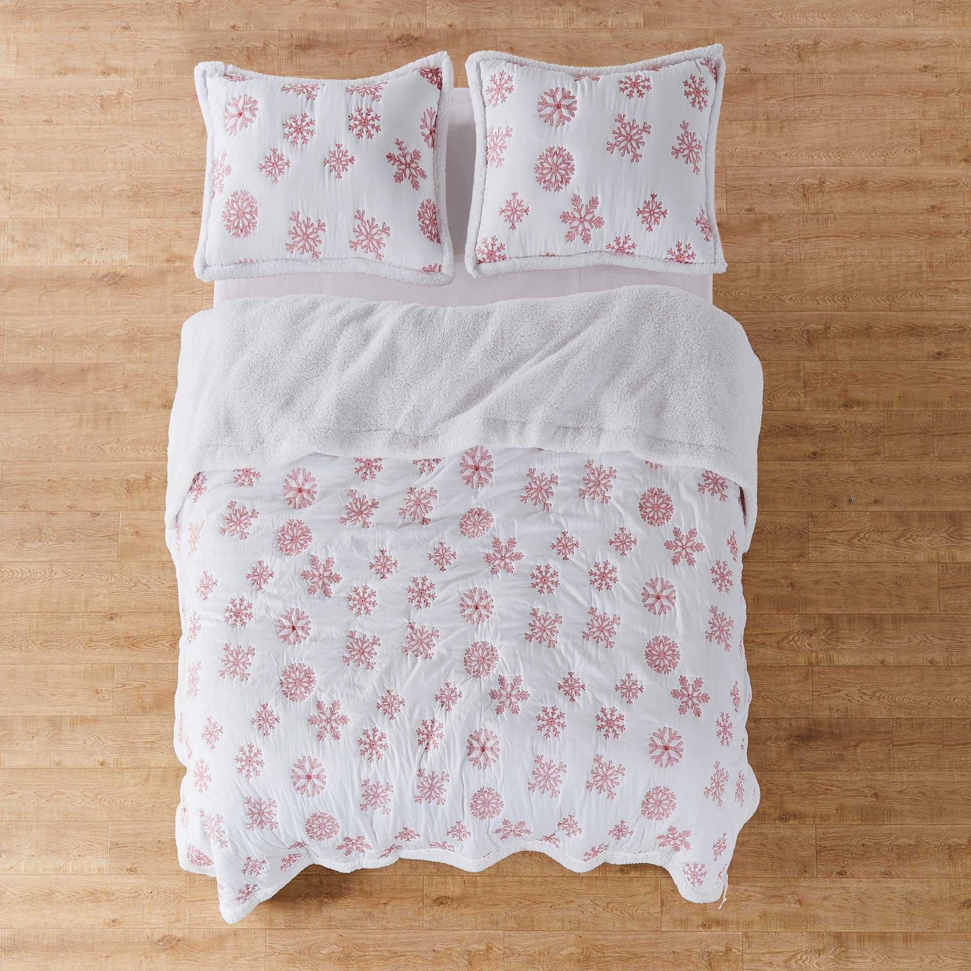 Red Snowflake Sherpa Quilt Set: Natural / King/Cal King