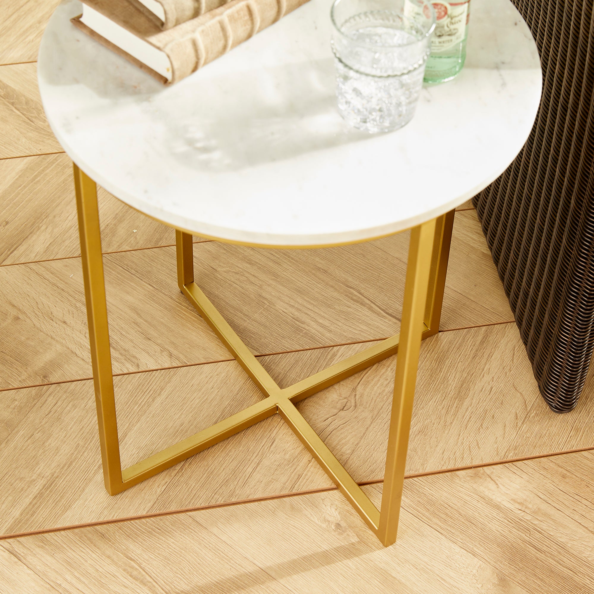 AVELINE TABLE