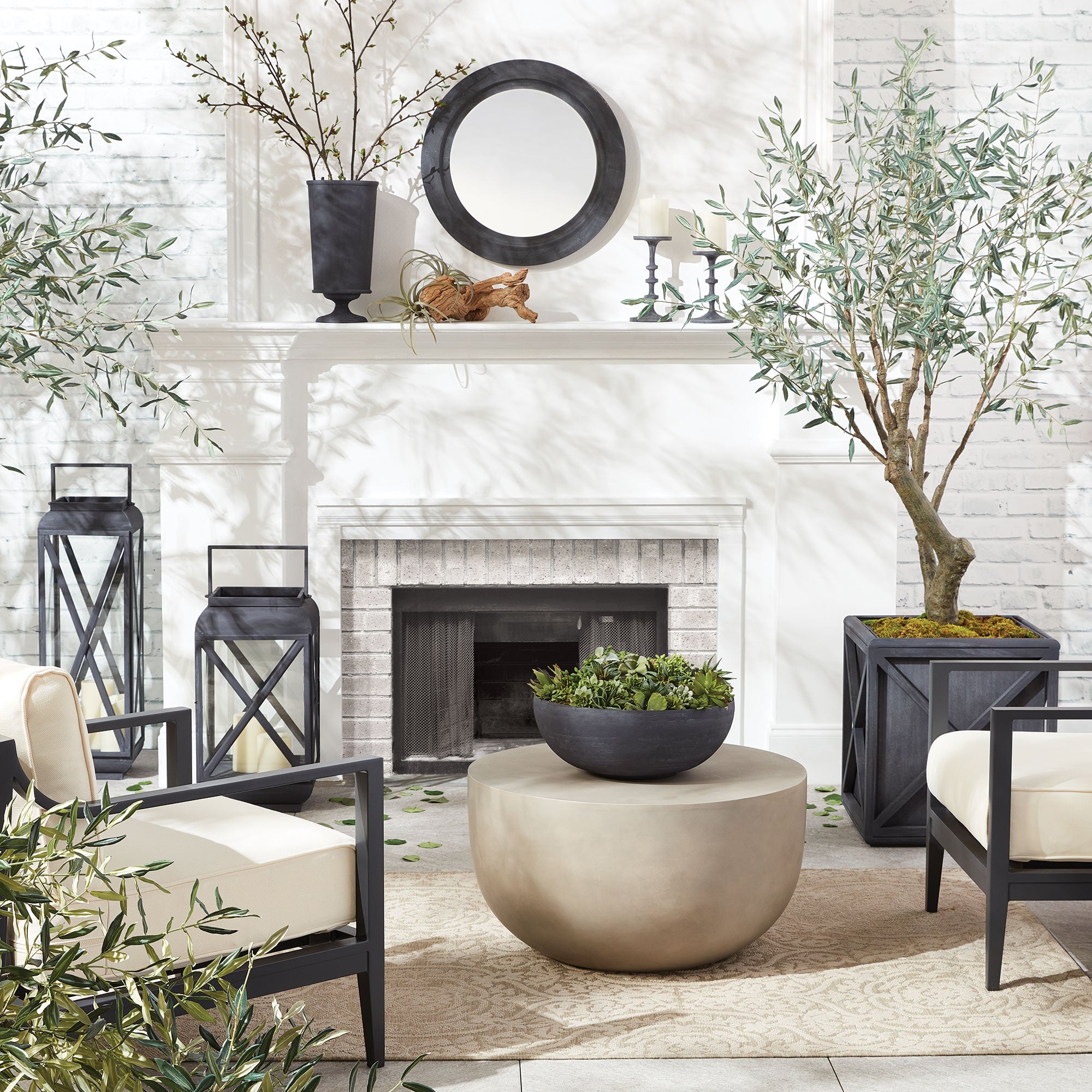 TERRAZZA OUTDOOR LANTERN MEDIUM