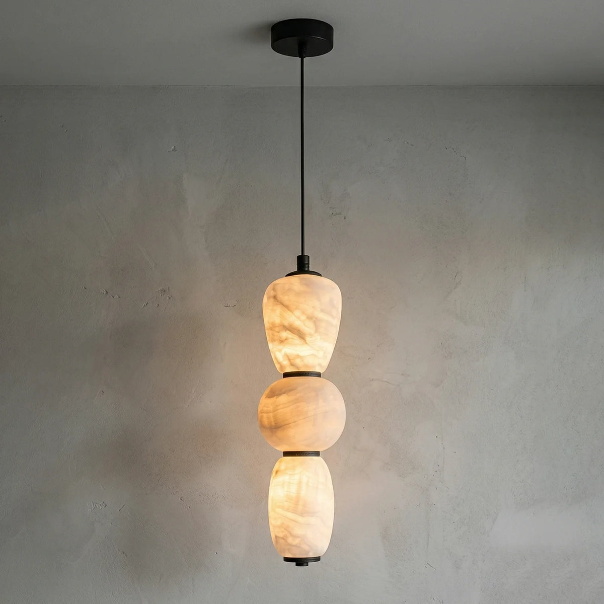 Alabaster Pendulous Pearl Pendant Light