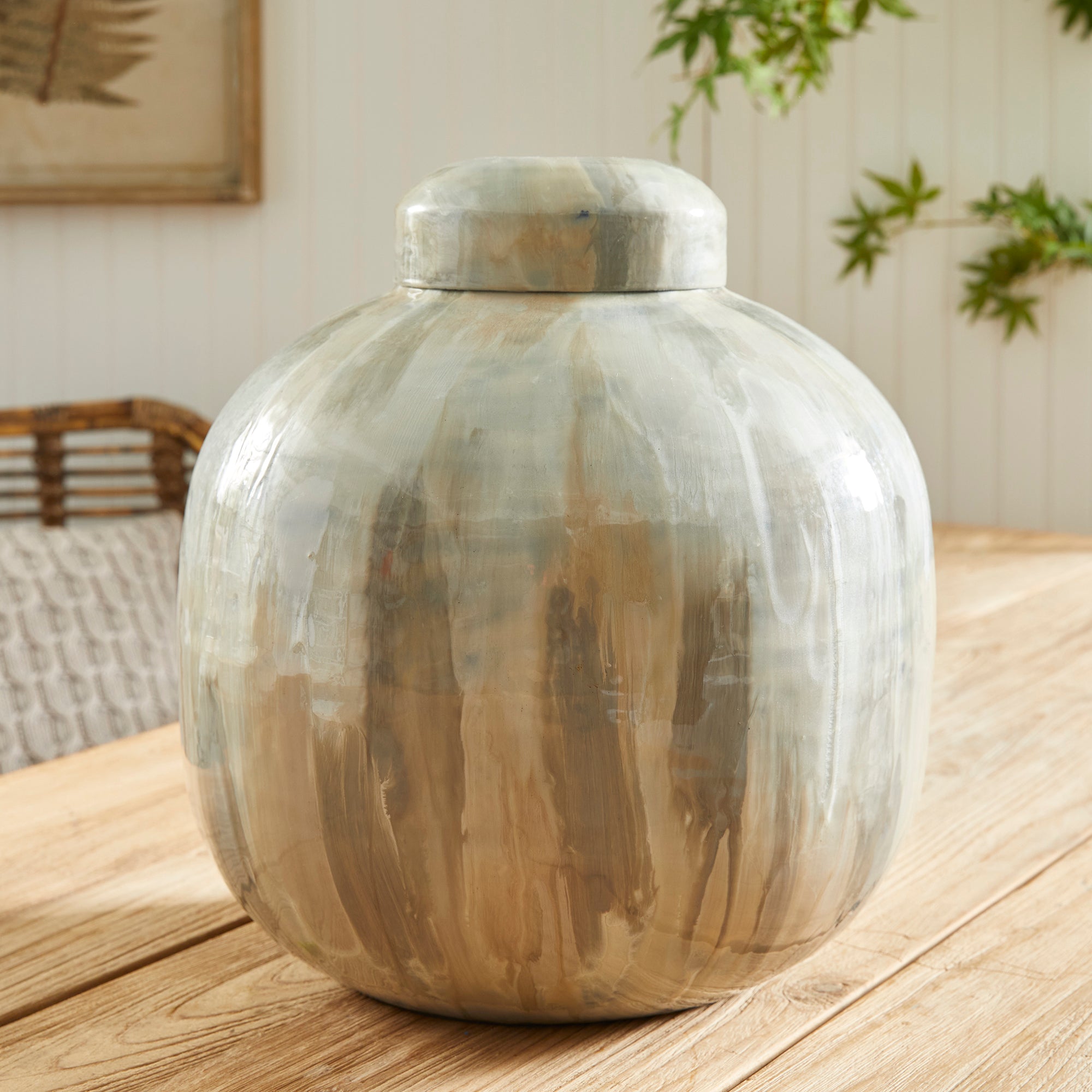ALMETA LIDDED URN